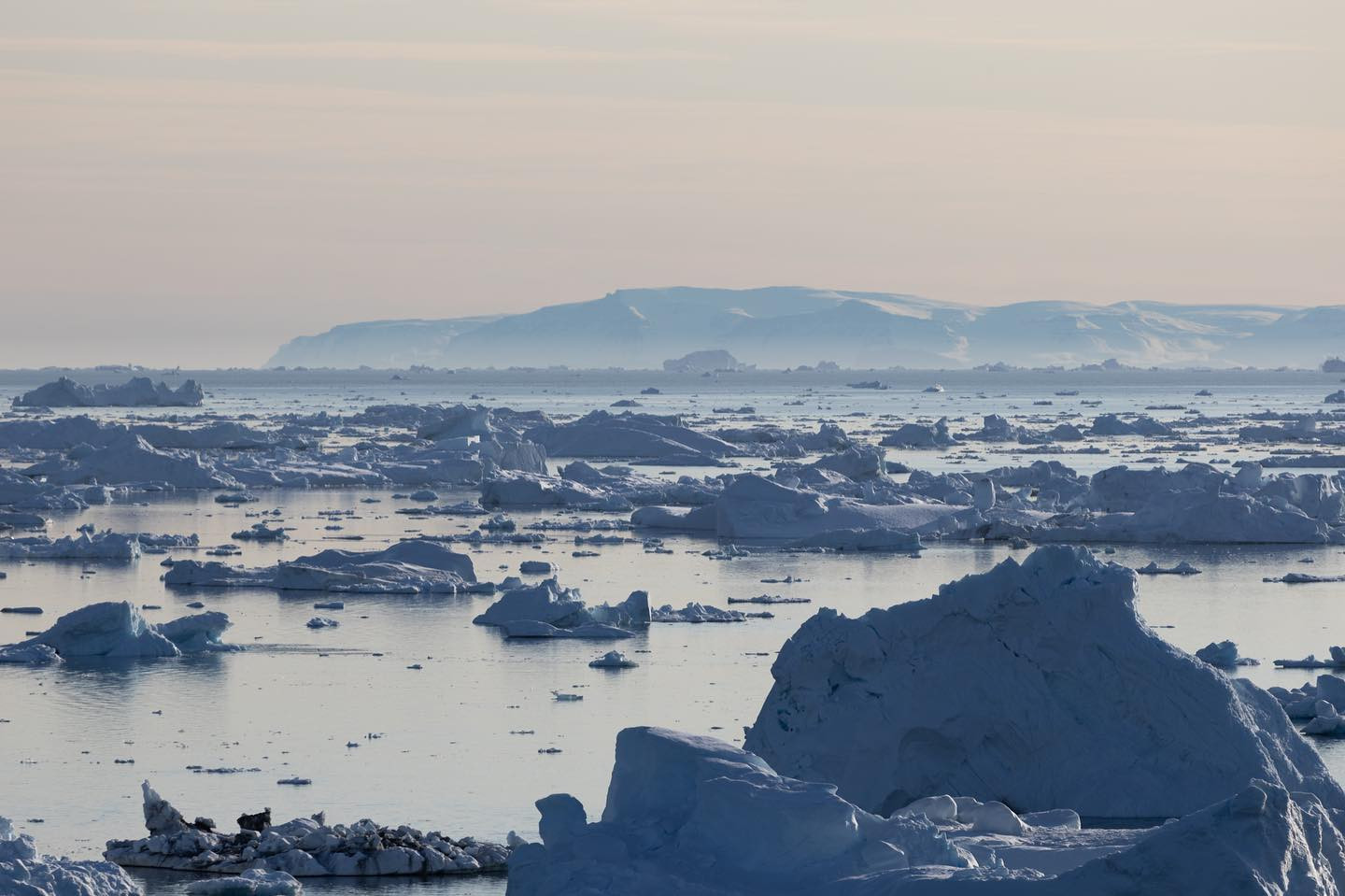 #greenland #iceberg #ilulissat #icefjord #canoneosr6markii #eosr6markii #sigma24105art @worldofgreenland