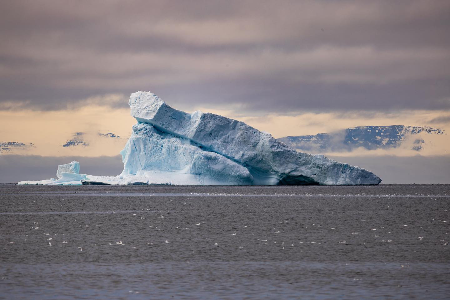 I guess the #canon600mmf11 is mostly meant for birding, wildlife and such, but I’m pretty impressed with it for landscape photography. This berg was way out in the ocean but the 600mm just reaches out and gets it. #iceberg #greenland #canoneosr6markii #eosr6markii @worldofgreenland