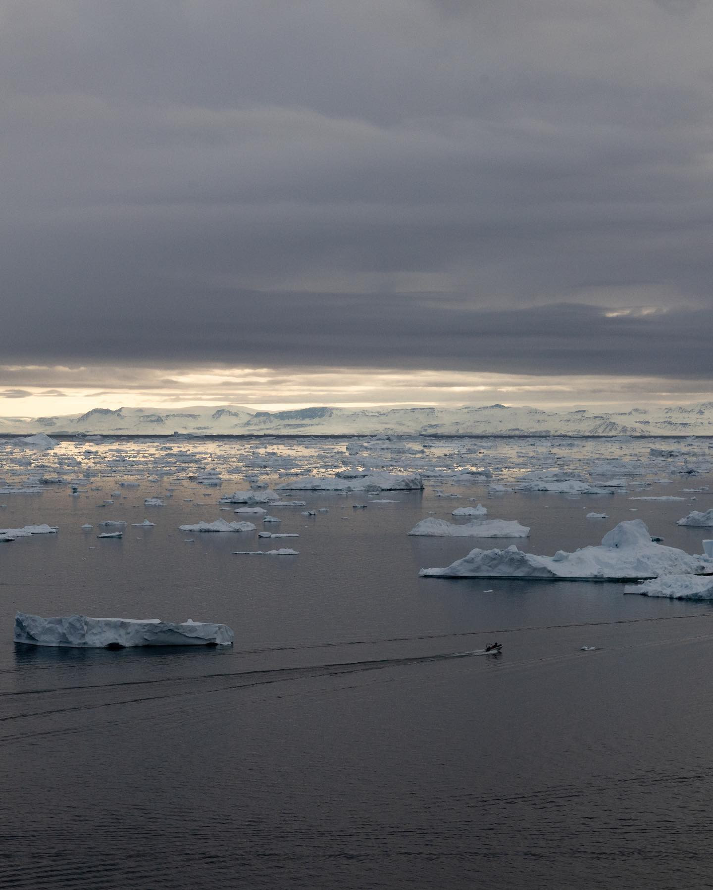 #greenland #icefjord #canoneosr6markii #eosr6markii #sigma24105art at 74mm @worldofgreenland #landscapephotography